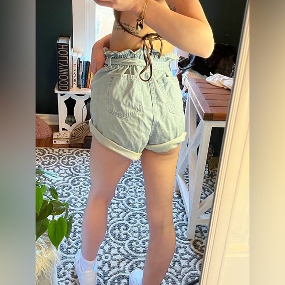 Belted mom jean short ✨ - Picture 2 of 3
